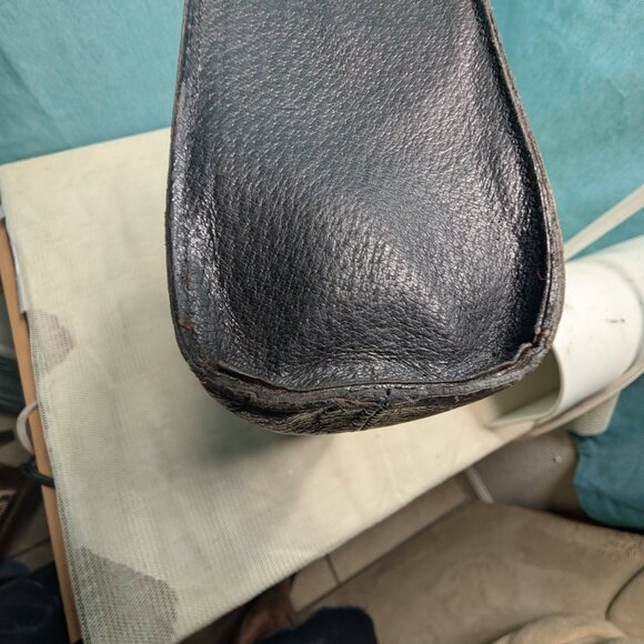 VALENTINO GARAVANI BLACK LEATHER CLUTCH AUTH VTG FEATURING GOLDEN HARDWARE - Picture 6 of 13